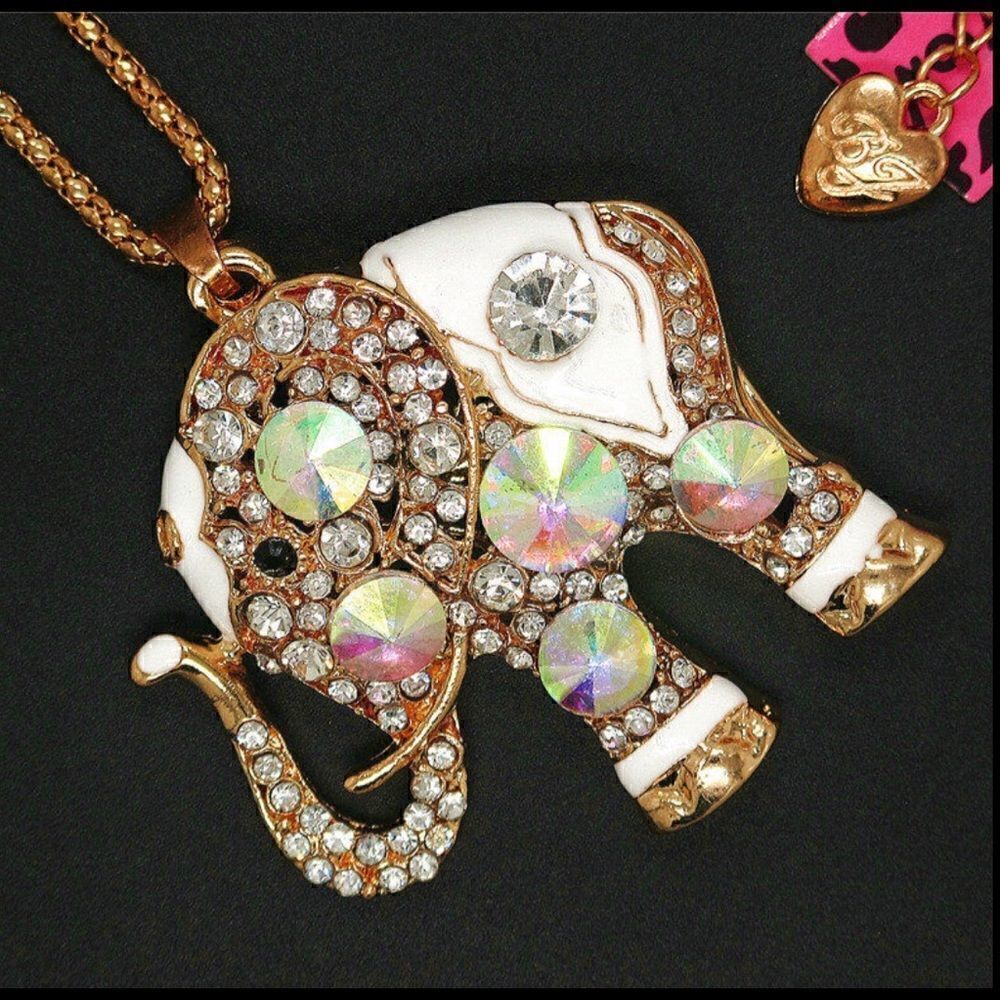 💗 Betsey Johnson sparkling crystal elephant necklace 💗